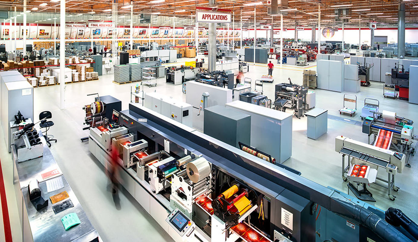 Det digitale trykkeri hos Bridge Publications er kun et aspekt af dets præcisionsaktiviteter, som ofte besøges af industriledere som modeller for innovation og effektivitet.